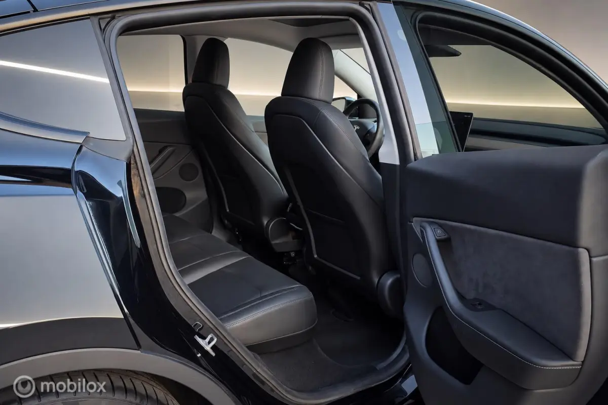 Performance AWD 75 kWh Autopilot €33.057 exBTW