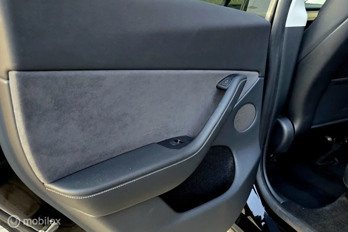 Performance AWD 75 kWh Autopilot €33.057 exBTW