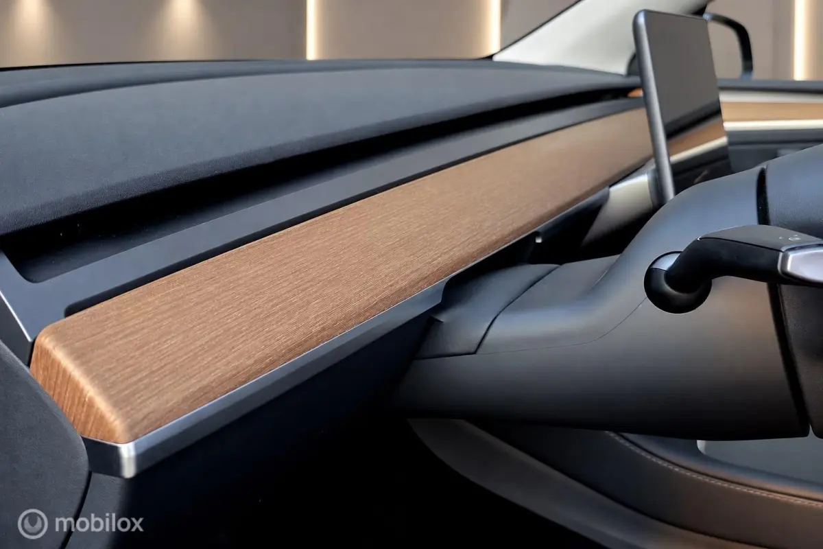 Performance AWD 75 kWh Autopilot €33.057 exBTW