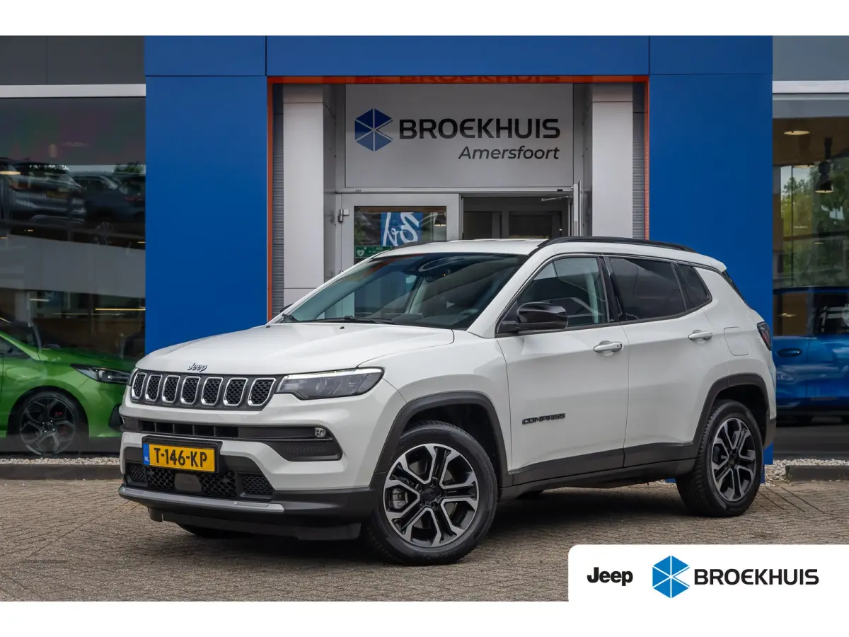 4xe 240 Plug-in Hybrid Limited | Camera | Cruise adaptief | Apple Carplay/Android Auto | Elektrisch bedienbare achterklep met sensorsturing | Keyless entry/start | Navigatiesysteem | Achteru