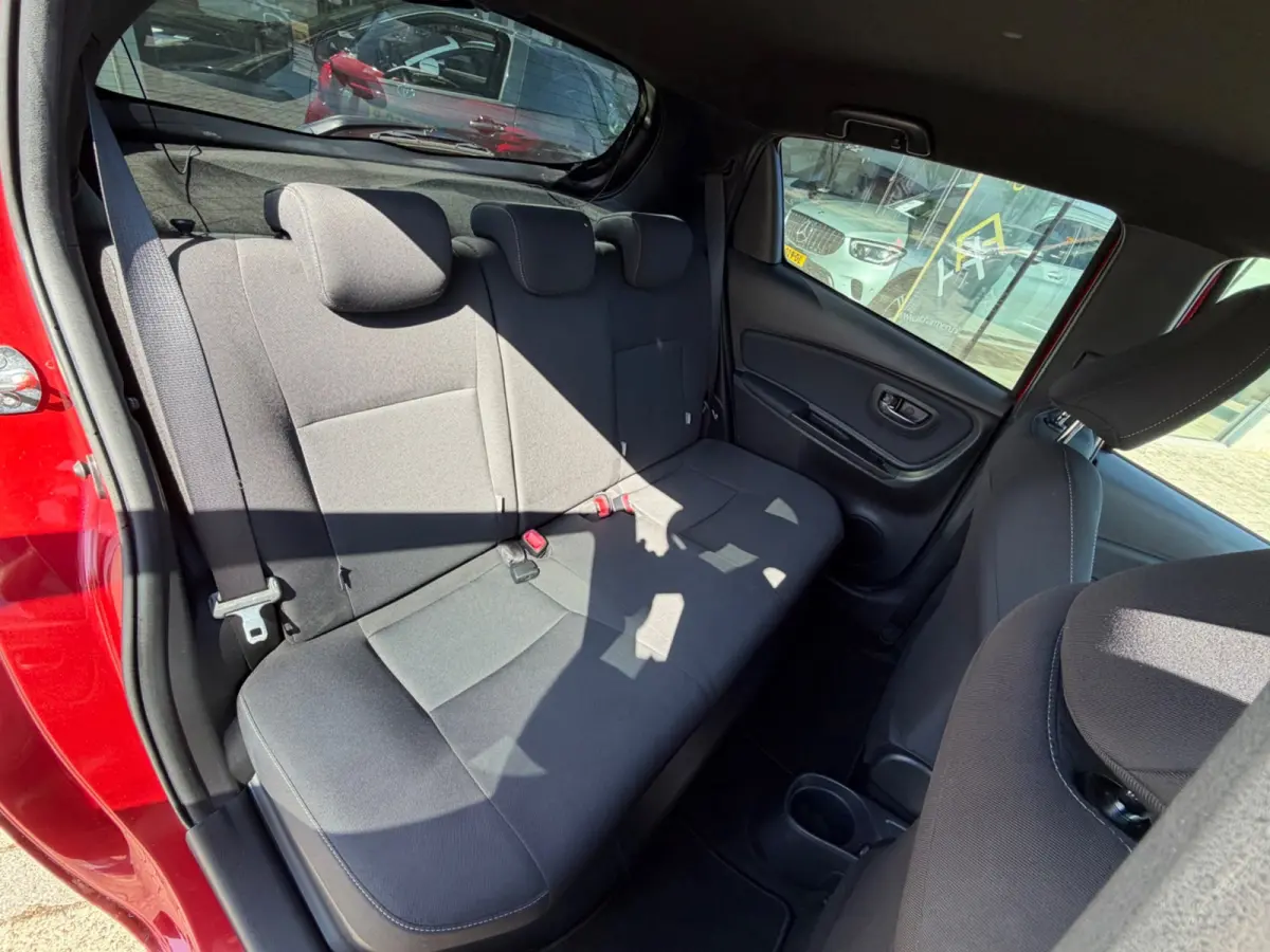 1.5 Hybrid automaat Dynamic Bi-Tone, Navi, KeyLess, Camera