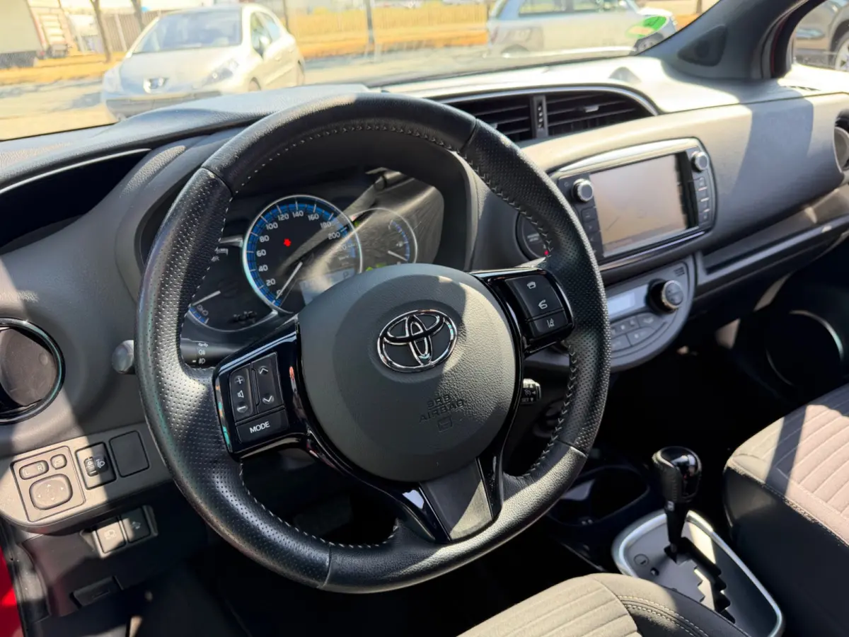 1.5 Hybrid automaat Dynamic Bi-Tone, Navi, KeyLess, Camera