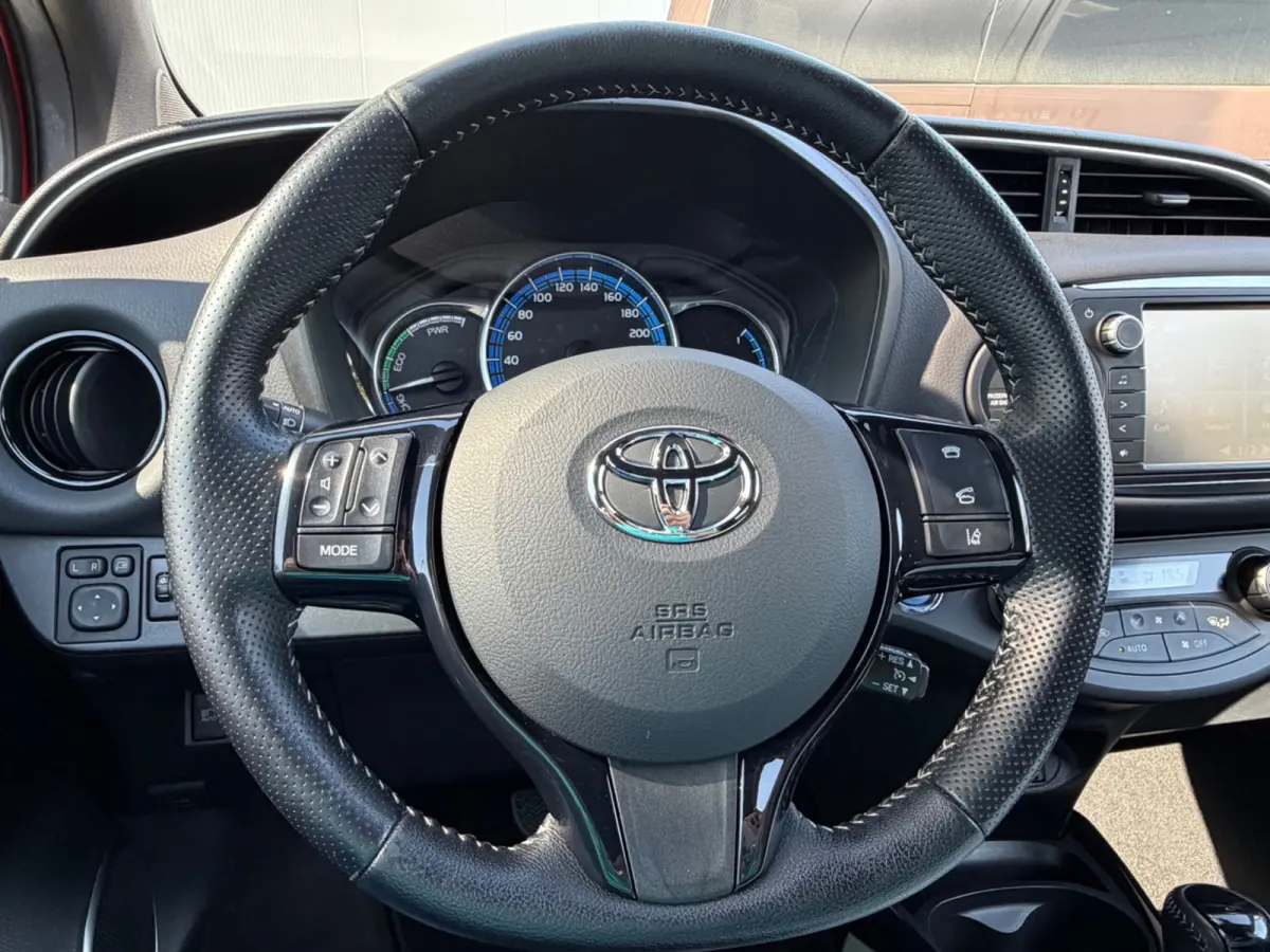 1.5 Hybrid automaat Dynamic Bi-Tone, Navi, KeyLess, Camera
