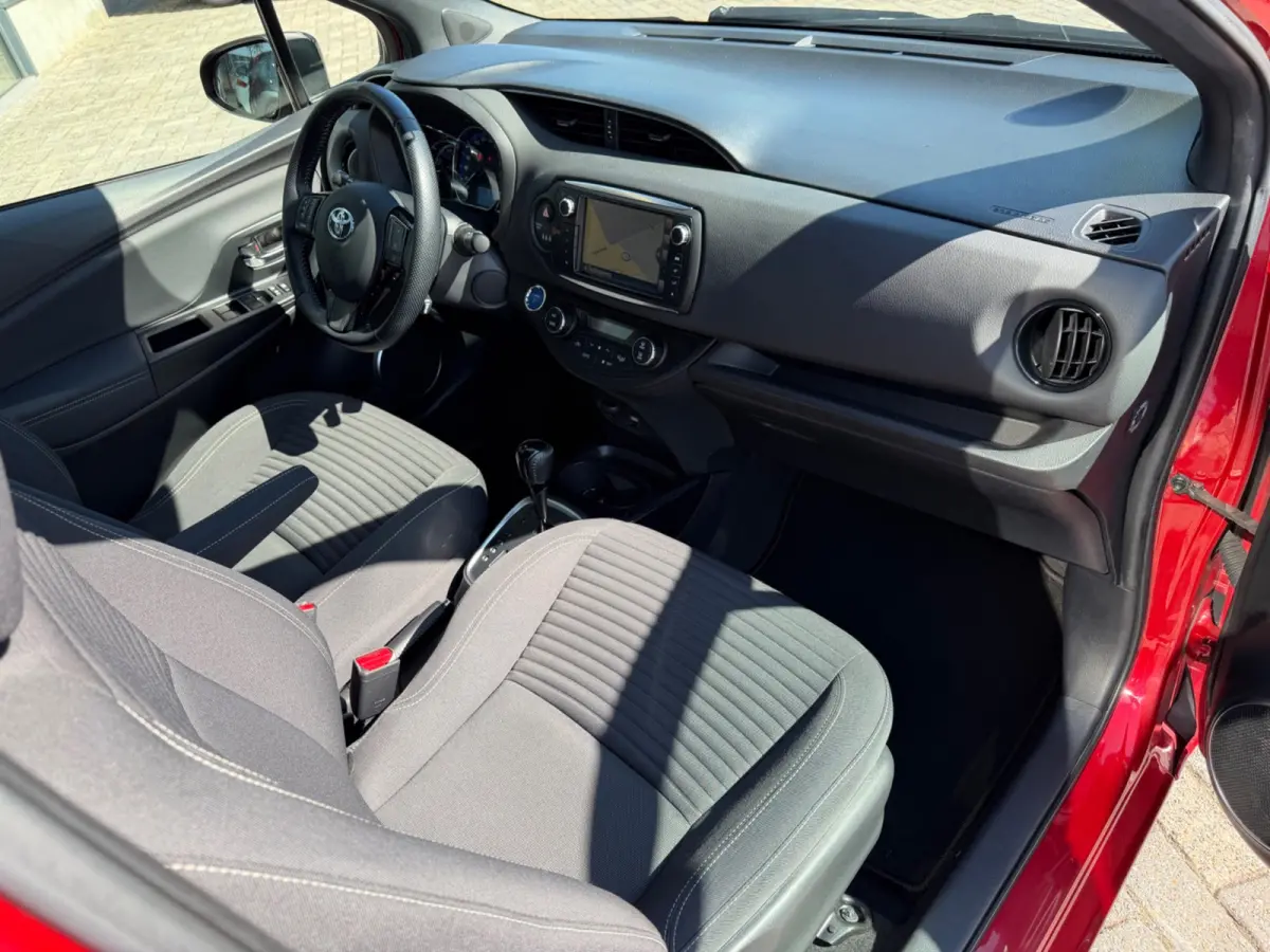 1.5 Hybrid automaat Dynamic Bi-Tone, Navi, KeyLess, Camera