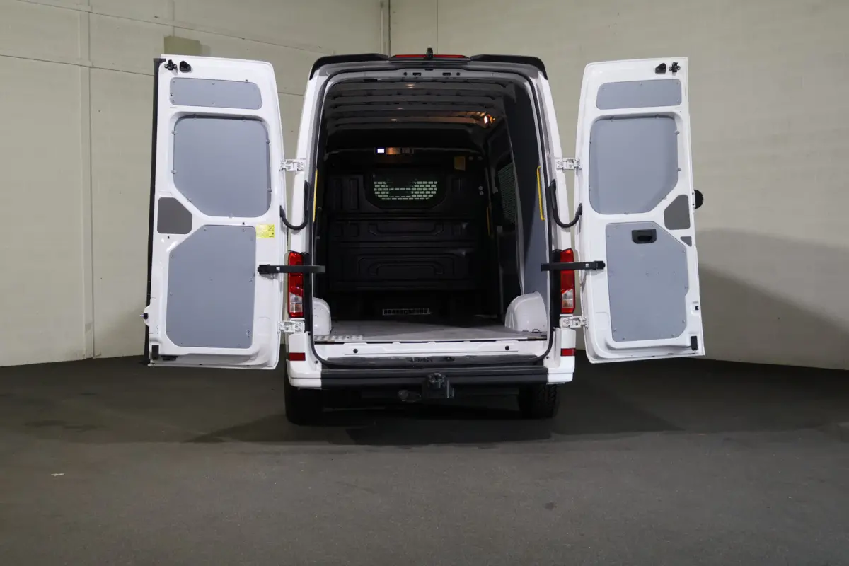 2.0 TDI L3 H3 140pk Black Line Airco Navigatie Spoilerpakket