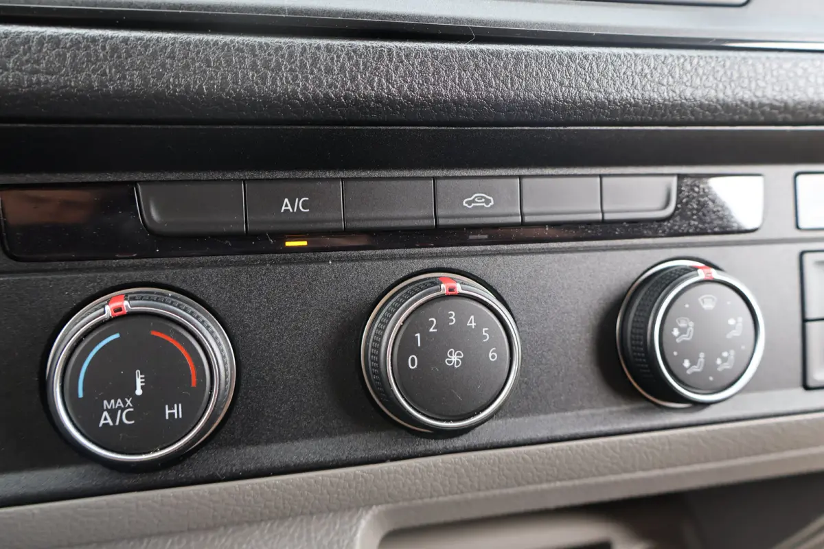 2.0 TDI L3 H3 140pk Black Line Airco Navigatie Spoilerpakket