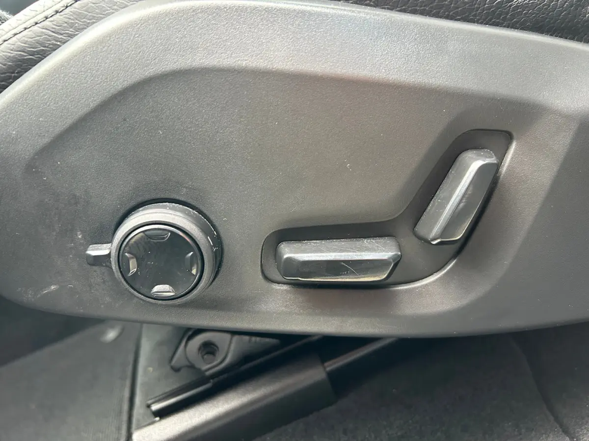 2.0 T6 Plug-in hybrid AWD Plus Dark | Panoramadak | Harman/Kardon | Trekhaak | 360 Camera |