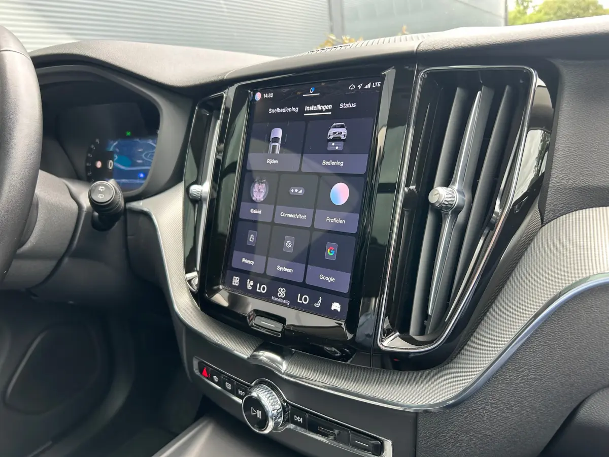 2.0 T6 Plug-in hybrid AWD Plus Dark | Panoramadak | Harman/Kardon | Trekhaak | 360 Camera |
