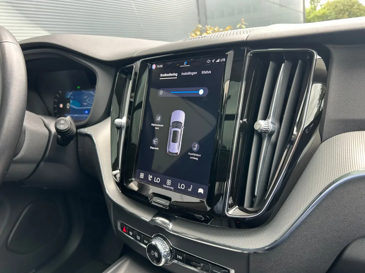 2.0 T6 Plug-in hybrid AWD Plus Dark | Panoramadak | Harman/Kardon | Trekhaak | 360 Camera |