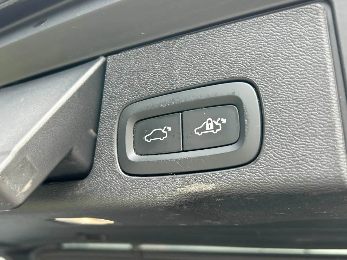 2.0 T6 Plug-in hybrid AWD Plus Dark | Panoramadak | Harman/Kardon | Trekhaak | 360 Camera |