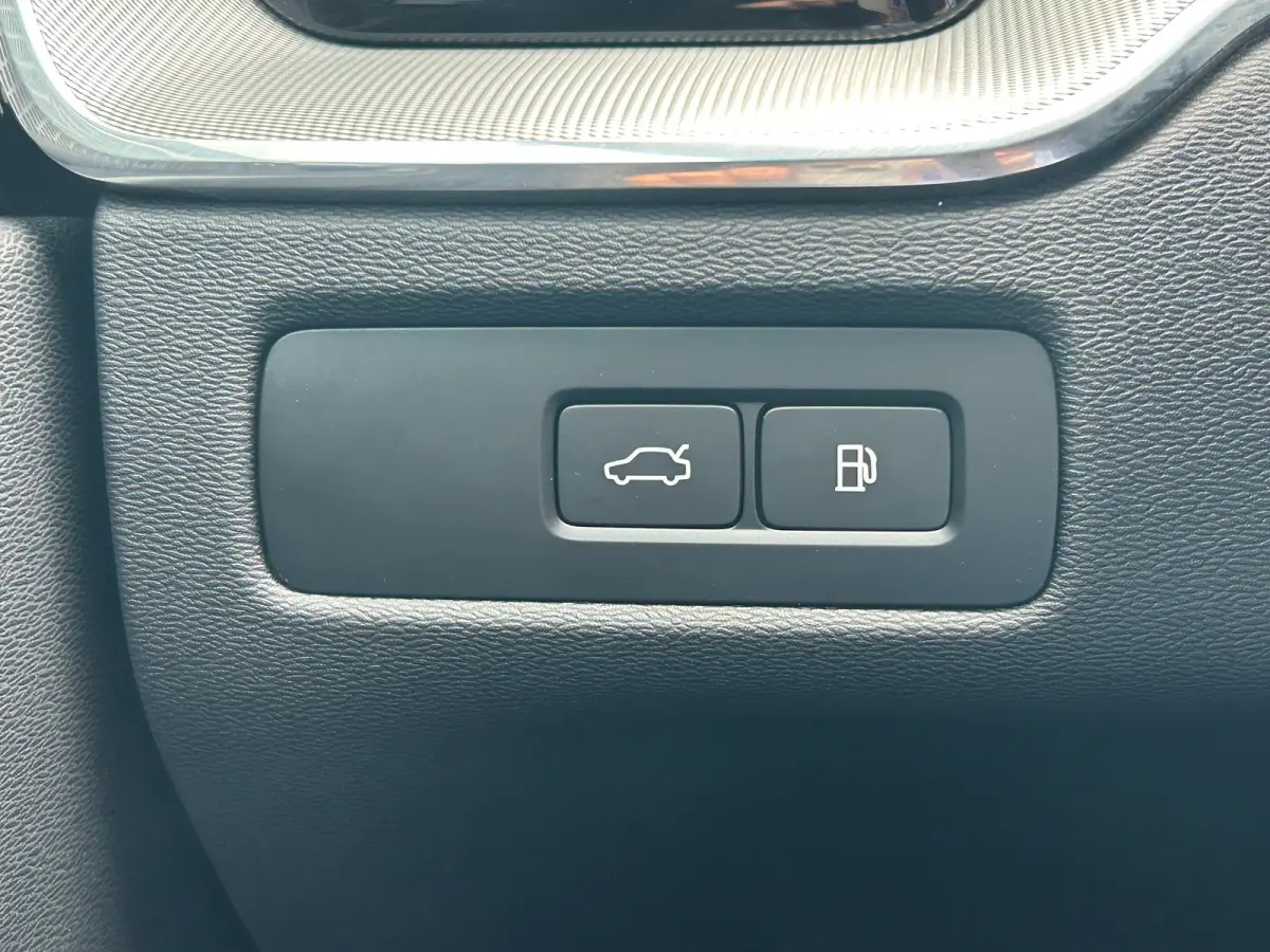 2.0 T6 Plug-in hybrid AWD Plus Dark | Panoramadak | Harman/Kardon | Trekhaak | 360 Camera |