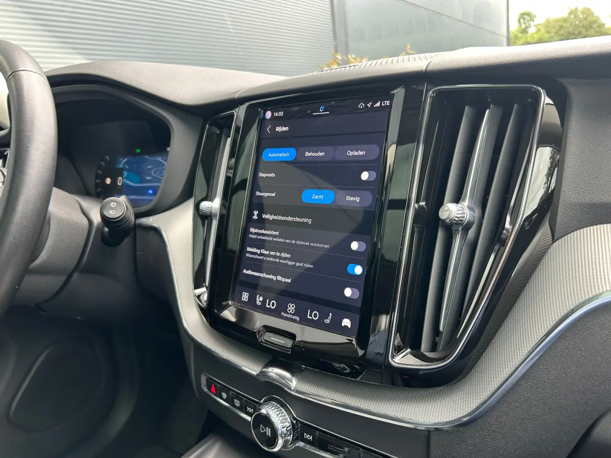 2.0 T6 Plug-in hybrid AWD Plus Dark | Panoramadak | Harman/Kardon | Trekhaak | 360 Camera |