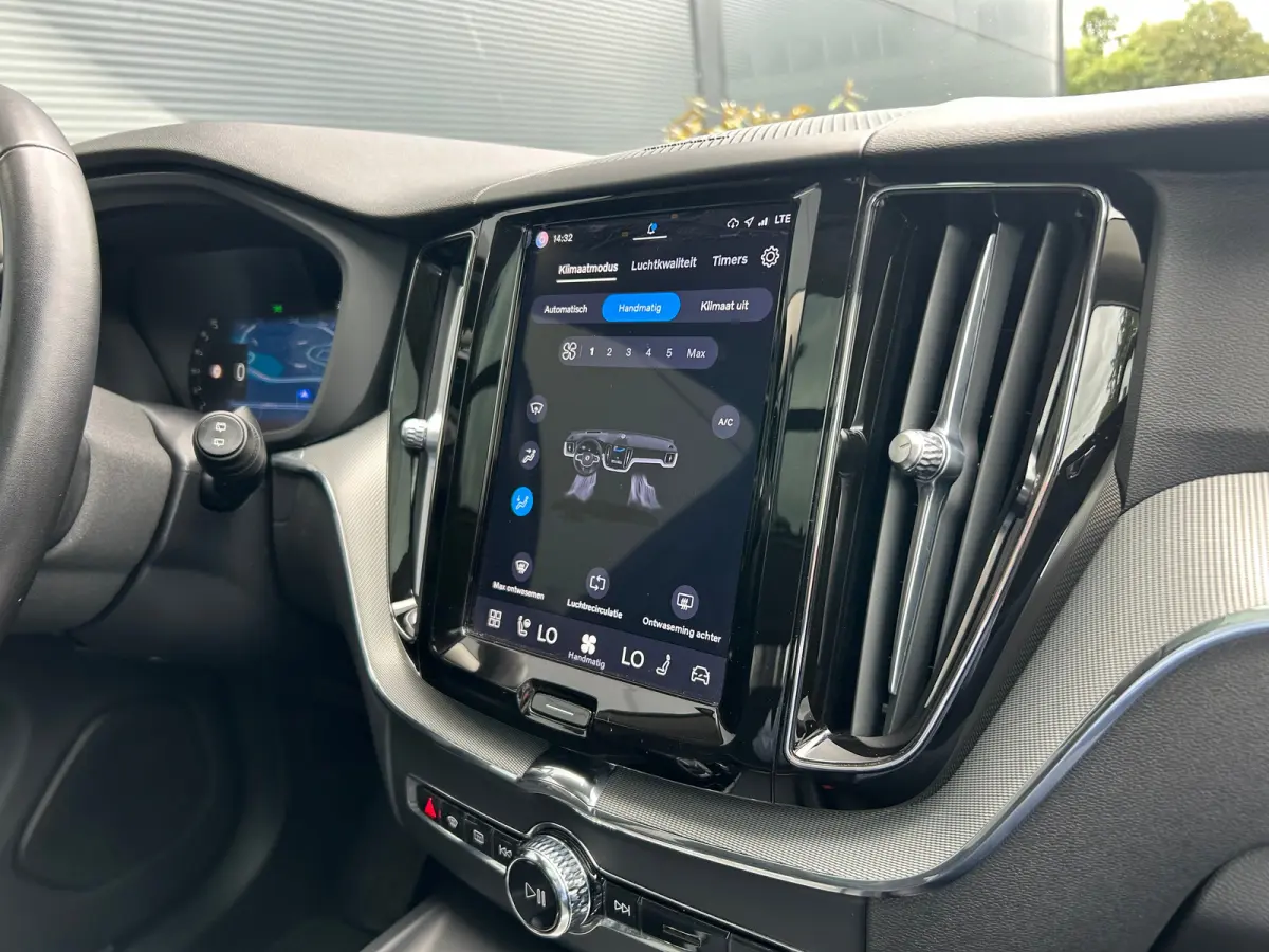 2.0 T6 Plug-in hybrid AWD Plus Dark | Panoramadak | Harman/Kardon | Trekhaak | 360 Camera |