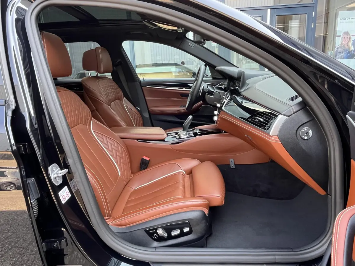 520i High Executive Edition | NL Auto/2e Eig./Voll.Historie/Individual+M-Sportpakket/Leder/Camera/Head-Up/Pano.Dak