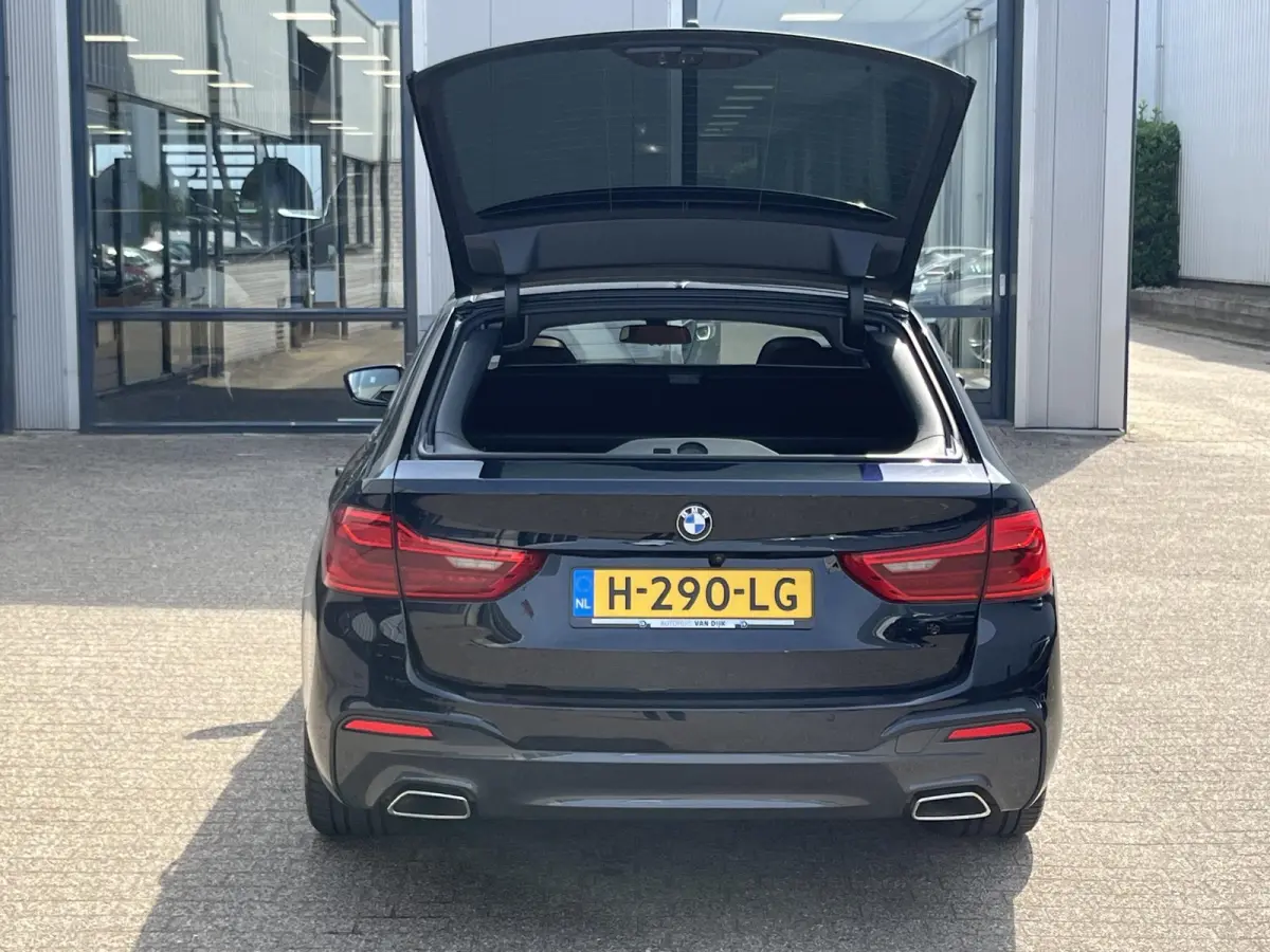 520i High Executive Edition | NL Auto/2e Eig./Voll.Historie/Individual+M-Sportpakket/Leder/Camera/Head-Up/Pano.Dak