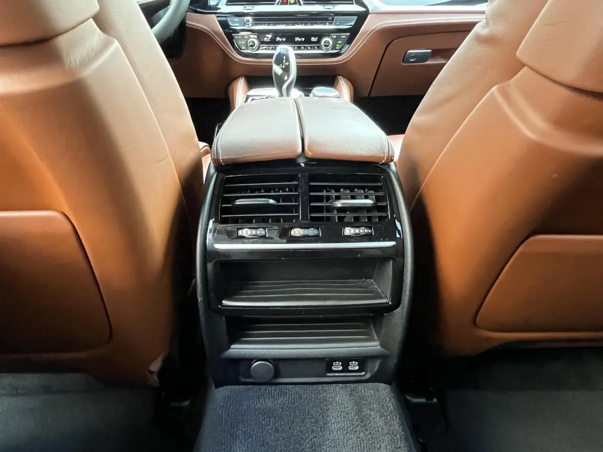 520i High Executive Edition | NL Auto/2e Eig./Voll.Historie/Individual+M-Sportpakket/Leder/Camera/Head-Up/Pano.Dak