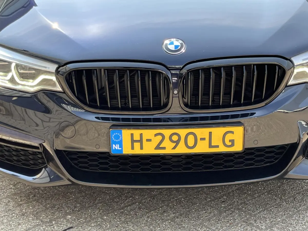 520i High Executive Edition | NL Auto/2e Eig./Voll.Historie/Individual+M-Sportpakket/Leder/Camera/Head-Up/Pano.Dak