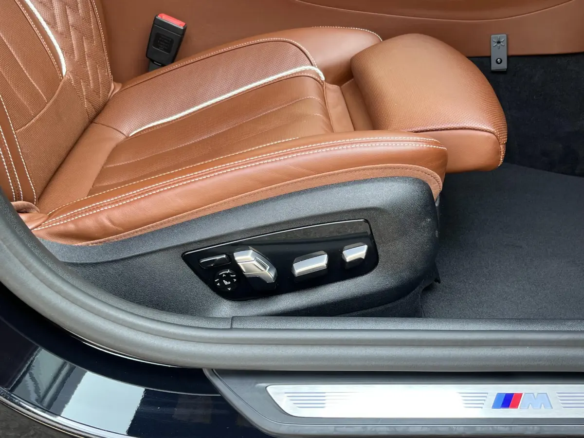 520i High Executive Edition | NL Auto/2e Eig./Voll.Historie/Individual+M-Sportpakket/Leder/Camera/Head-Up/Pano.Dak
