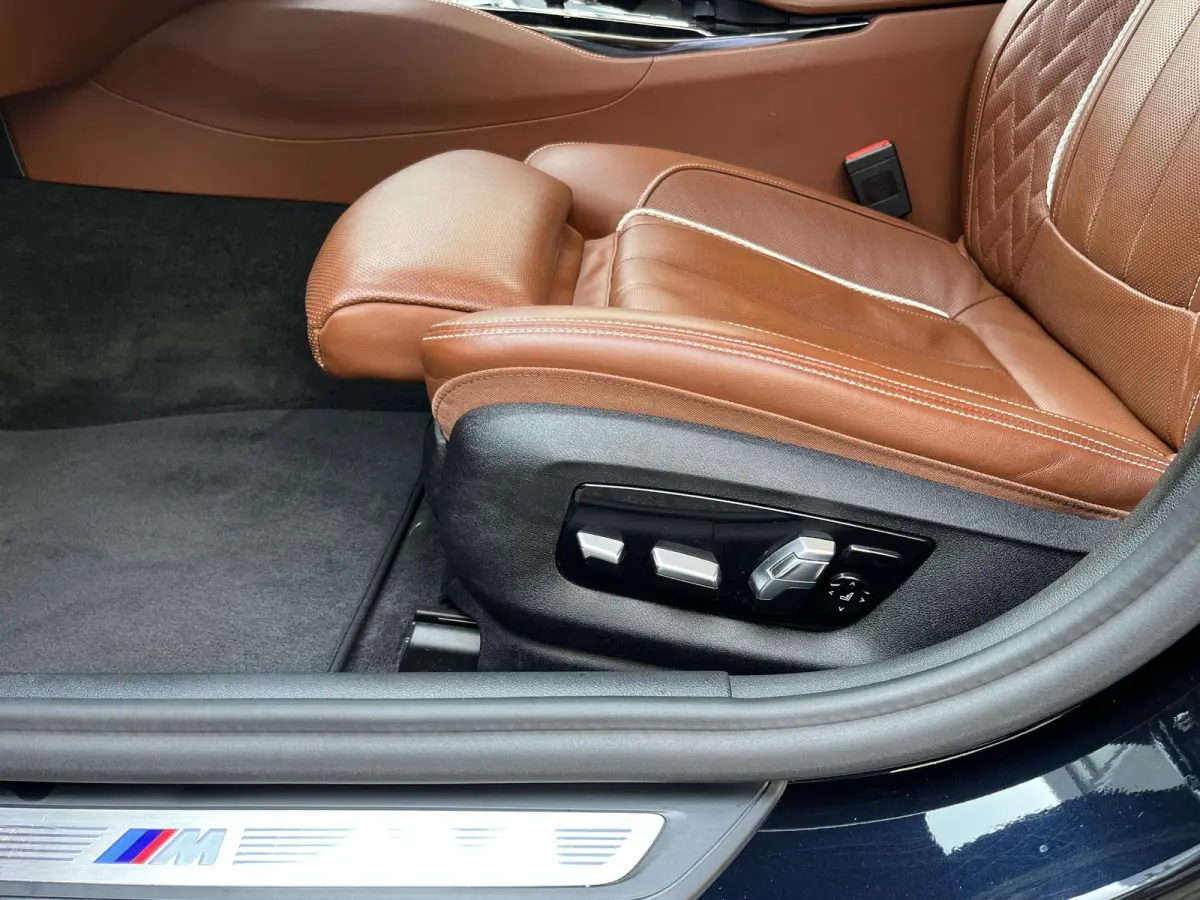 520i High Executive Edition | NL Auto/2e Eig./Voll.Historie/Individual+M-Sportpakket/Leder/Camera/Head-Up/Pano.Dak