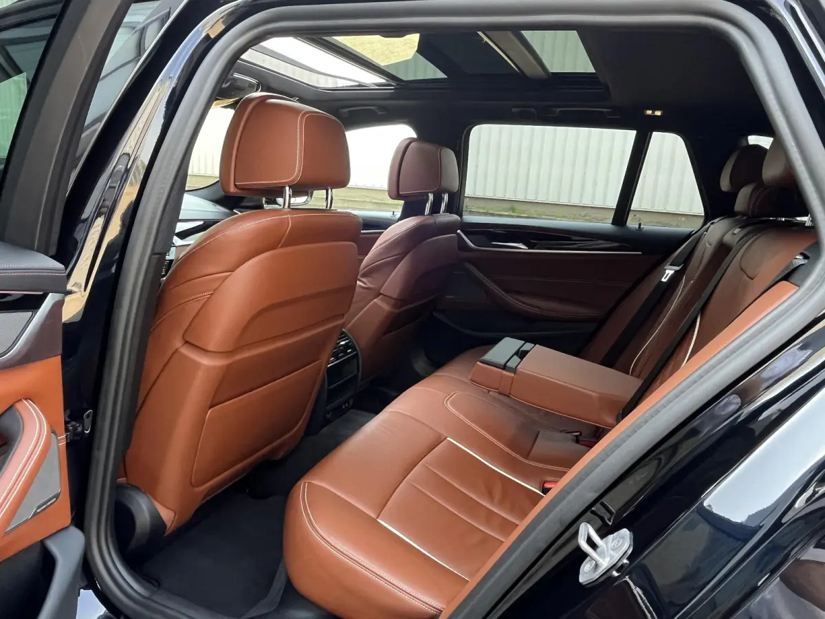 520i High Executive Edition | NL Auto/2e Eig./Voll.Historie/Individual+M-Sportpakket/Leder/Camera/Head-Up/Pano.Dak