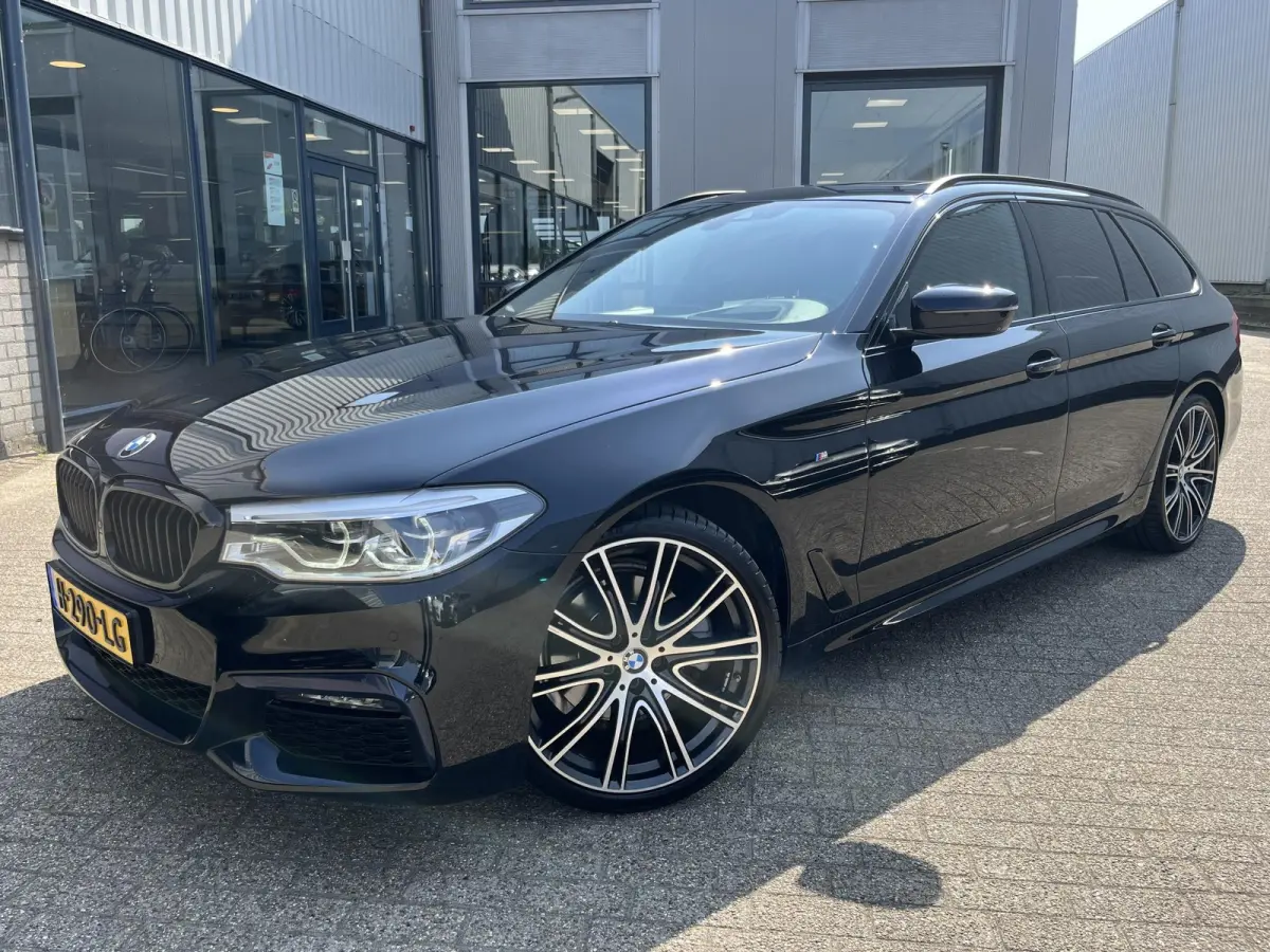 520i High Executive Edition | NL Auto/2e Eig./Voll.Historie/Individual+M-Sportpakket/Leder/Camera/Head-Up/Pano.Dak