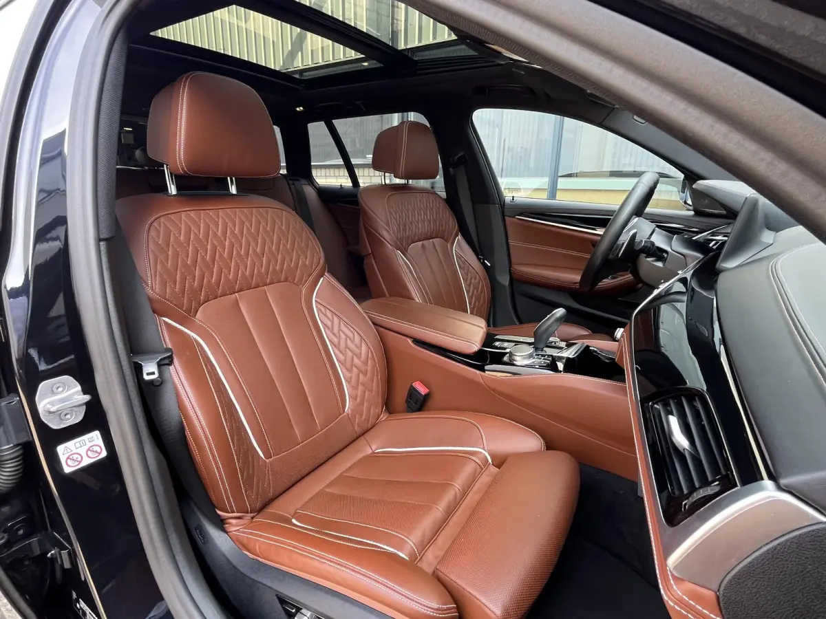 520i High Executive Edition | NL Auto/2e Eig./Voll.Historie/Individual+M-Sportpakket/Leder/Camera/Head-Up/Pano.Dak