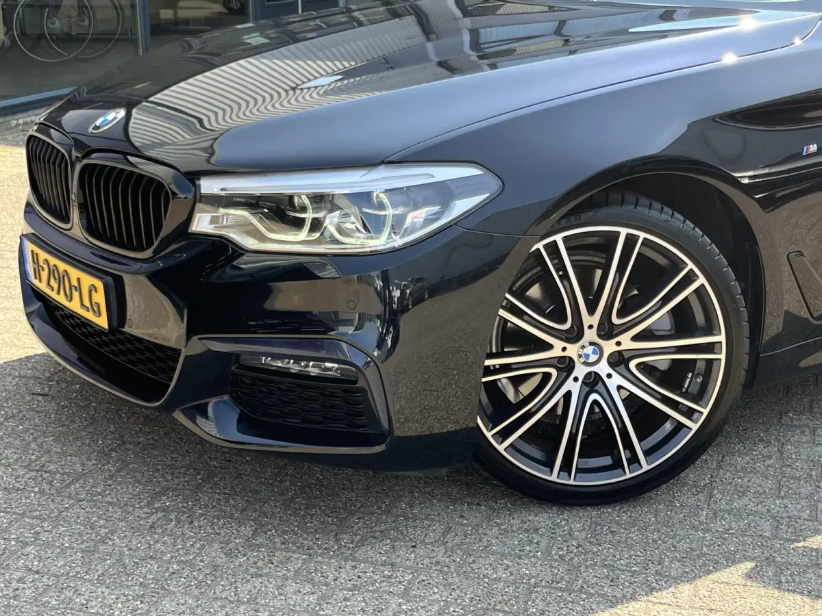 520i High Executive Edition | NL Auto/2e Eig./Voll.Historie/Individual+M-Sportpakket/Leder/Camera/Head-Up/Pano.Dak