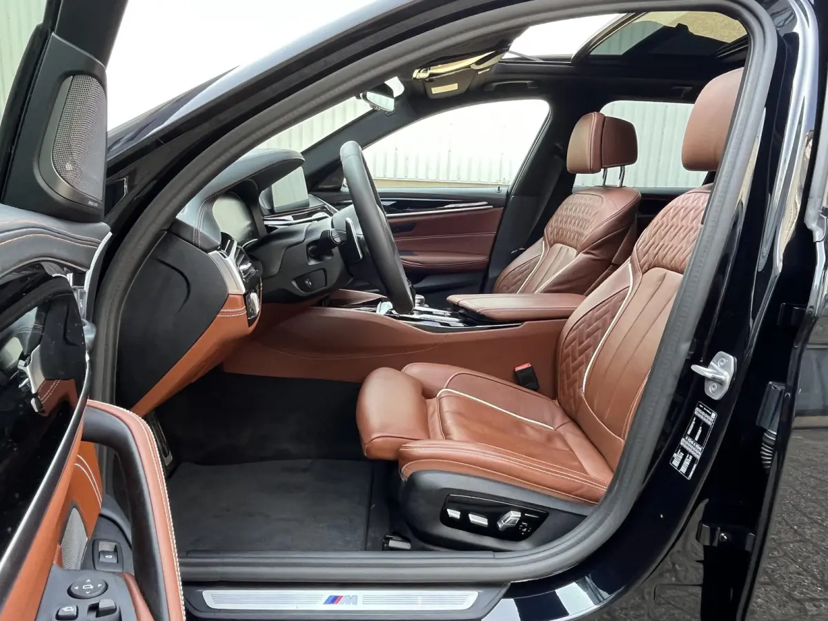 520i High Executive Edition | NL Auto/2e Eig./Voll.Historie/Individual+M-Sportpakket/Leder/Camera/Head-Up/Pano.Dak