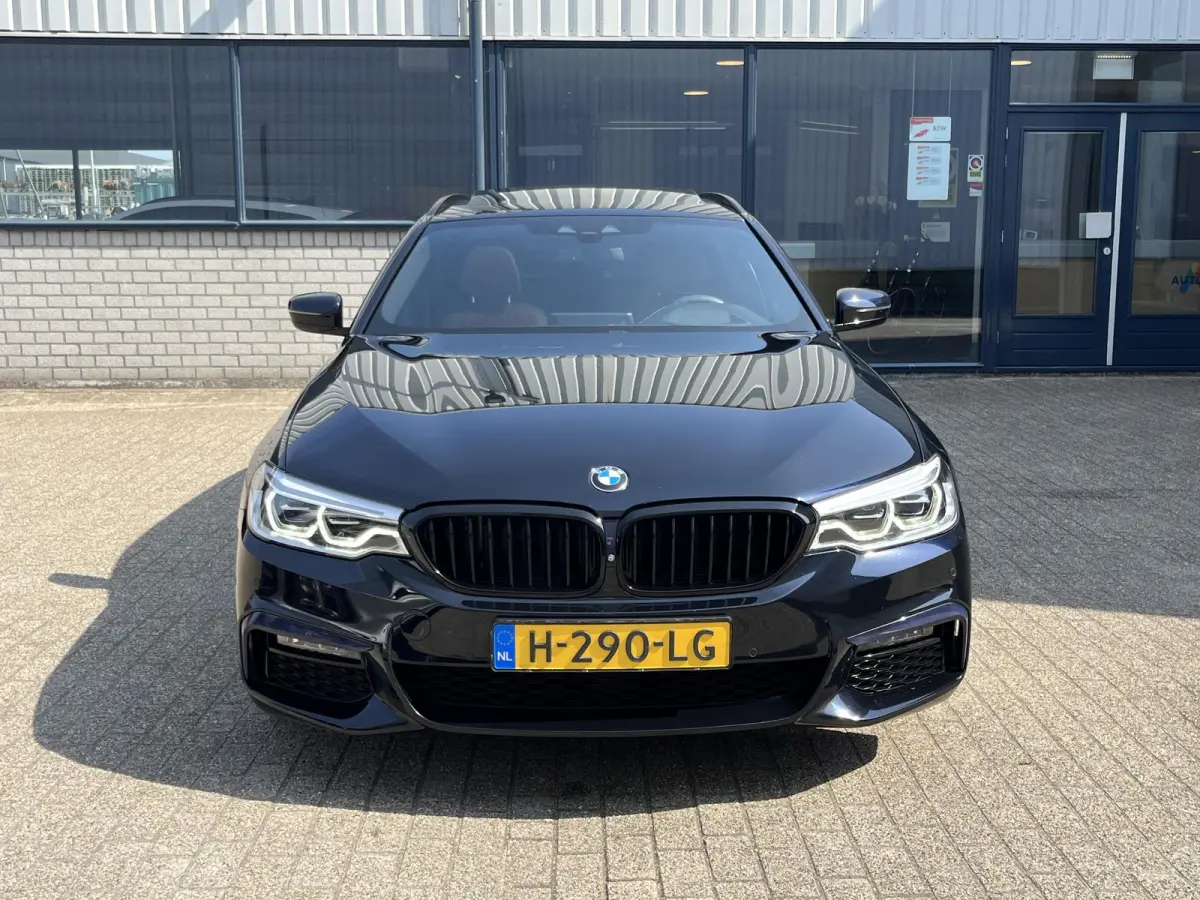 520i High Executive Edition | NL Auto/2e Eig./Voll.Historie/Individual+M-Sportpakket/Leder/Camera/Head-Up/Pano.Dak