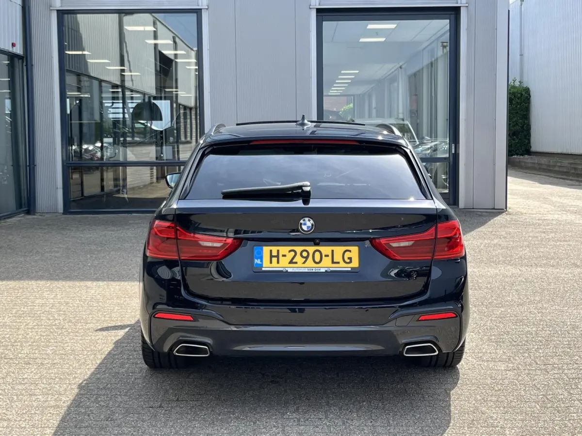 520i High Executive Edition | NL Auto/2e Eig./Voll.Historie/Individual+M-Sportpakket/Leder/Camera/Head-Up/Pano.Dak