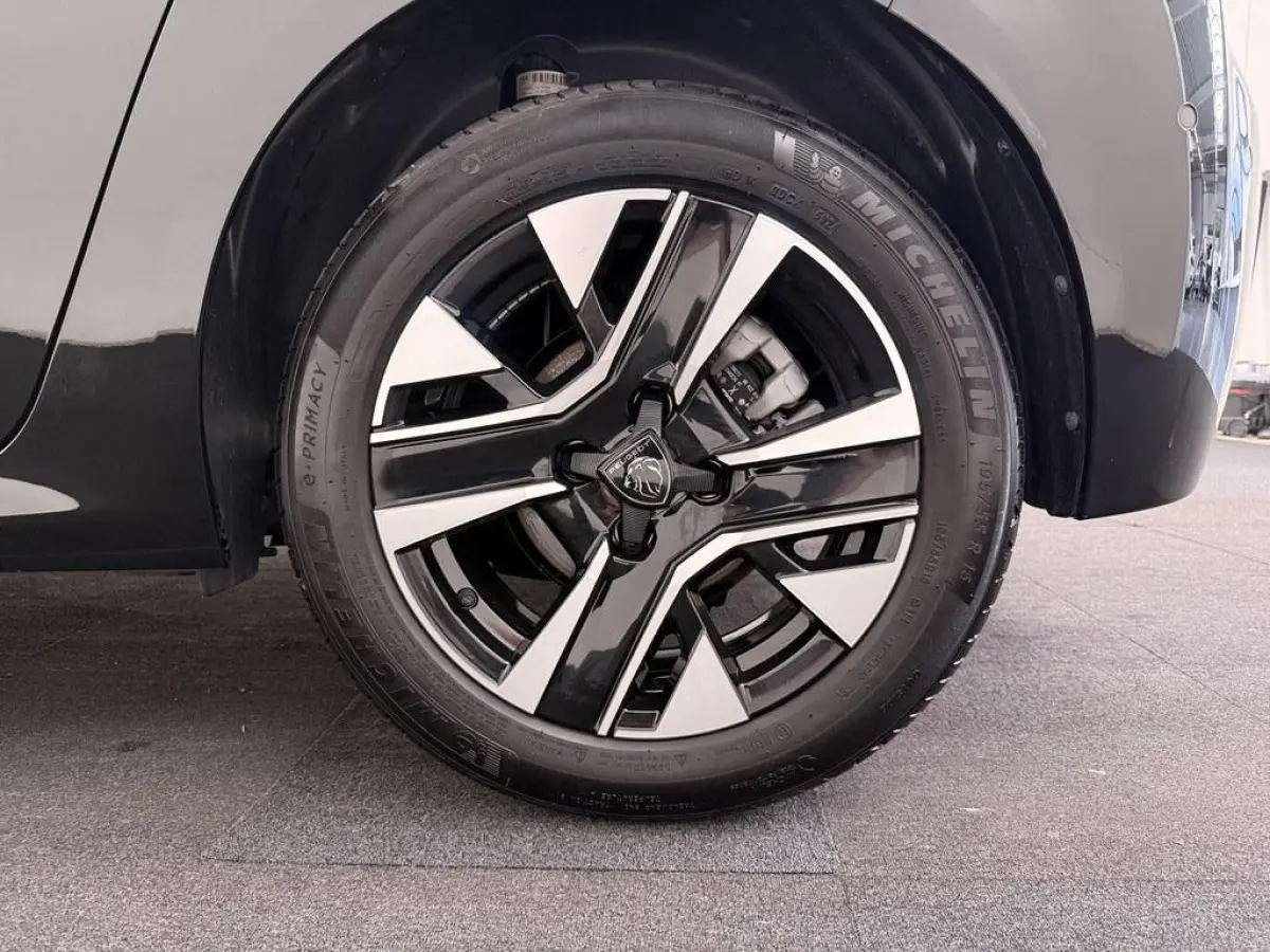 1.2T Hybrid Aut. Allure 360.Camera/Nav/H.Leder