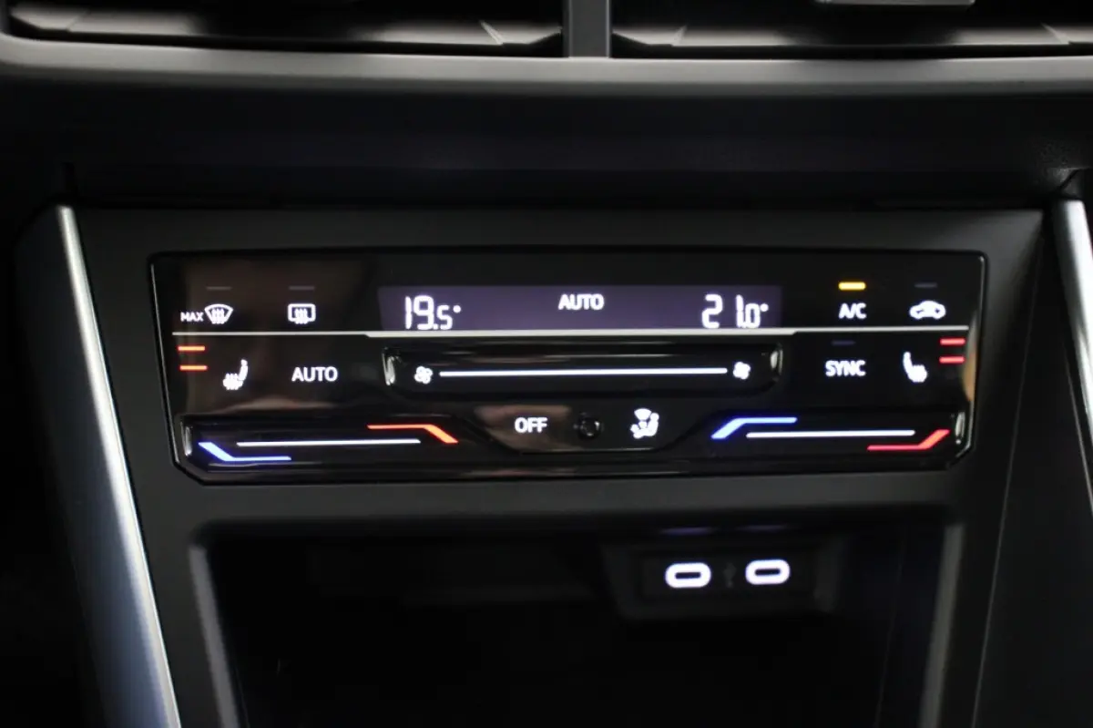 1.0 TSI Life Business - Digitaal Cockpit, Carplay, Camera, Clima, Stoelverw.