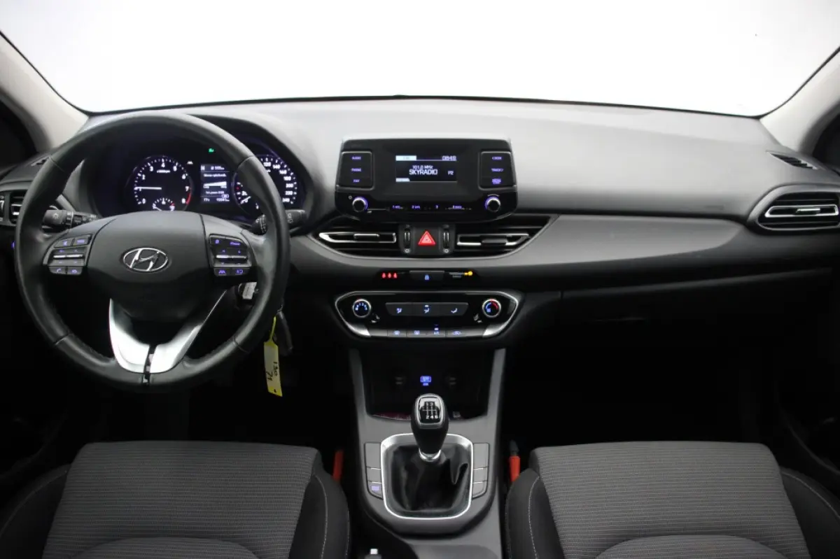 1.0 T-GDi MHEV i-Motion - Airco, PDC, Multifunctioneel stuur