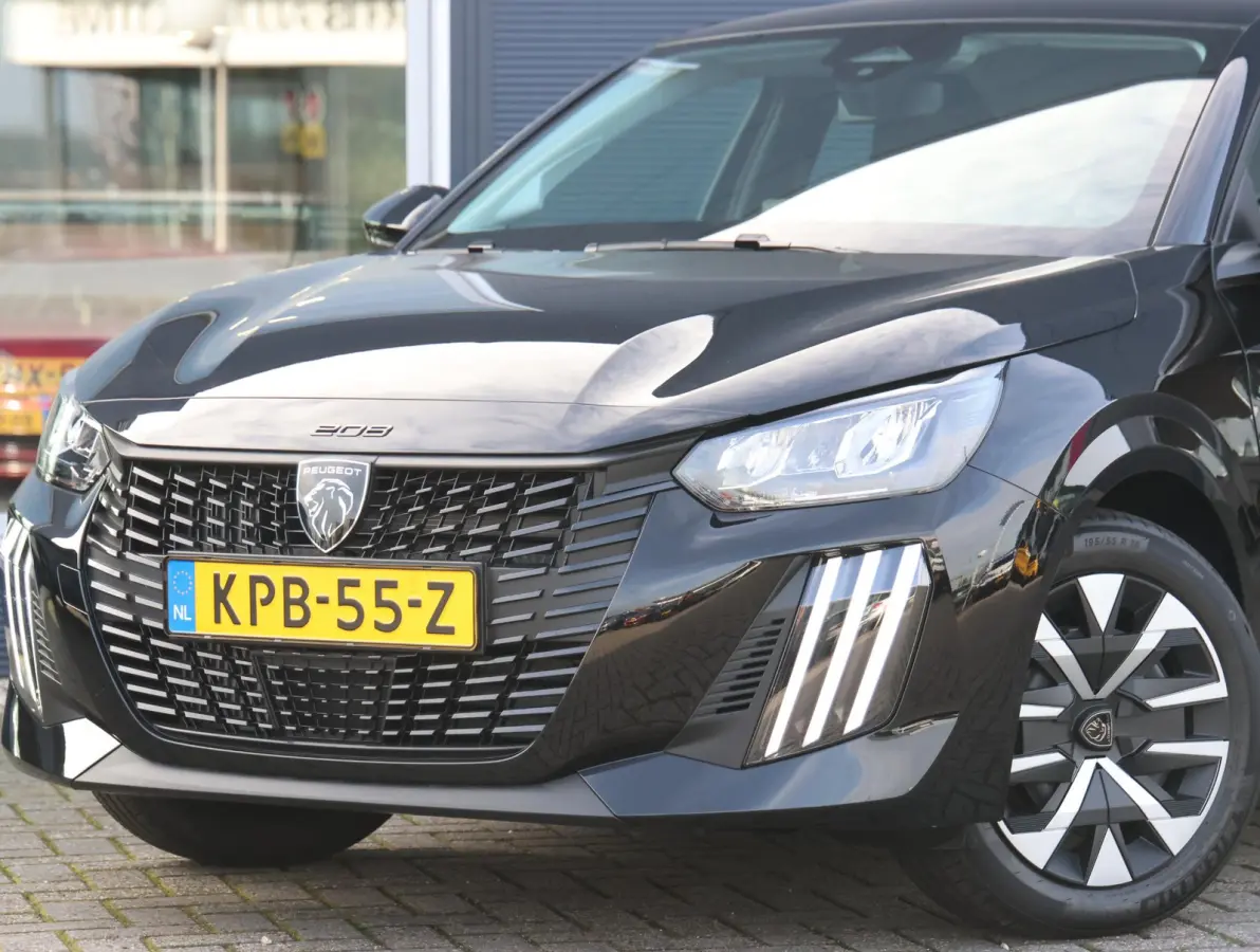 1.2 Turbo 100 Business UNIEK Handgeschakeld | Camera | LED | Airco | Navigatie via Apple Carplay & Android Auto