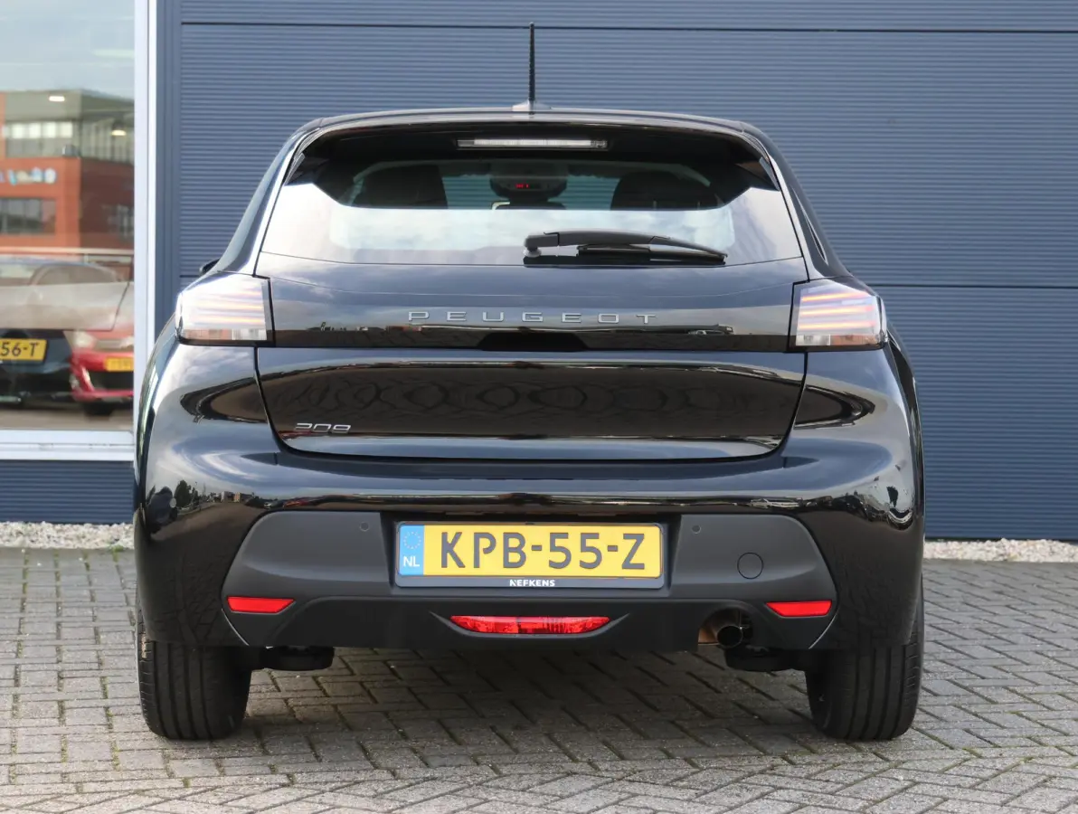 1.2 Turbo 100 Business UNIEK Handgeschakeld | Camera | LED | Airco | Navigatie via Apple Carplay & Android Auto