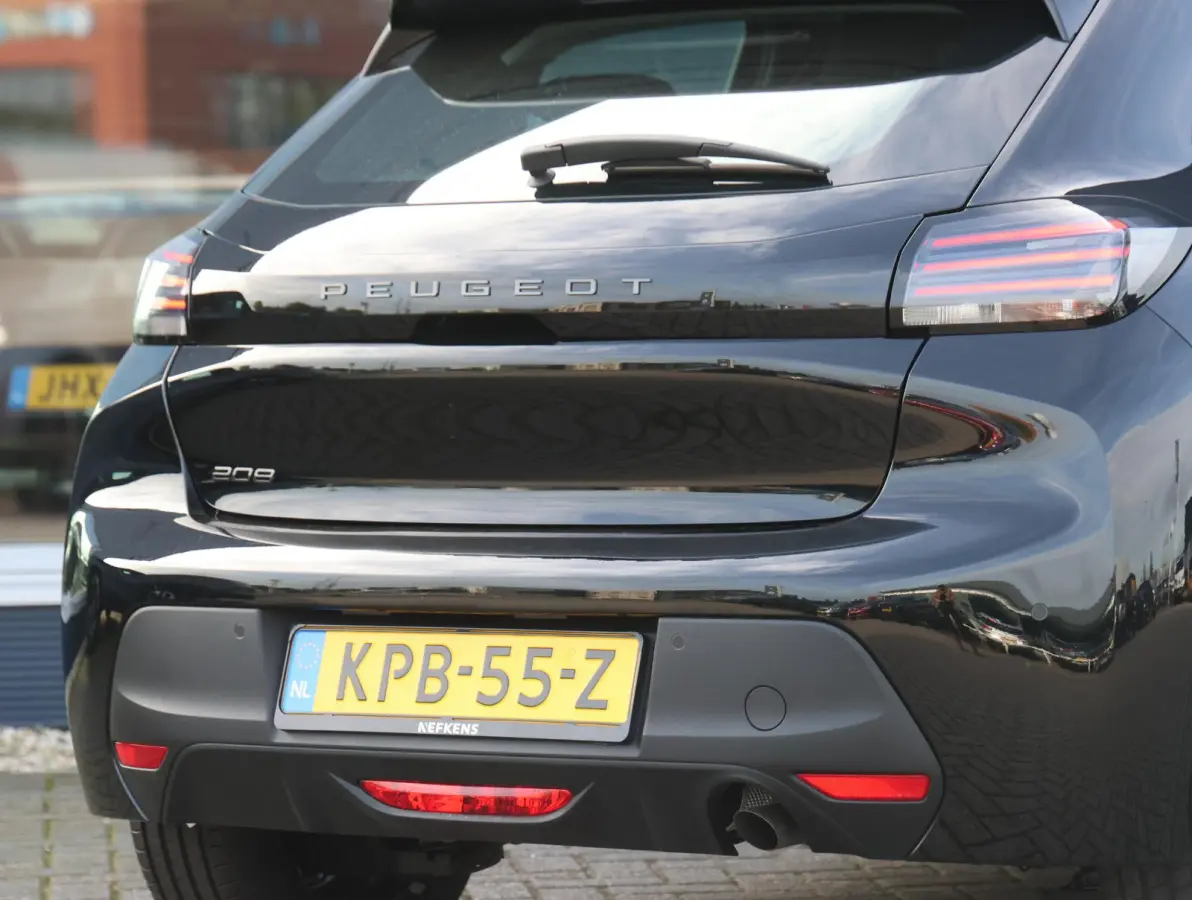 1.2 Turbo 100 Business UNIEK Handgeschakeld | Camera | LED | Airco | Navigatie via Apple Carplay & Android Auto
