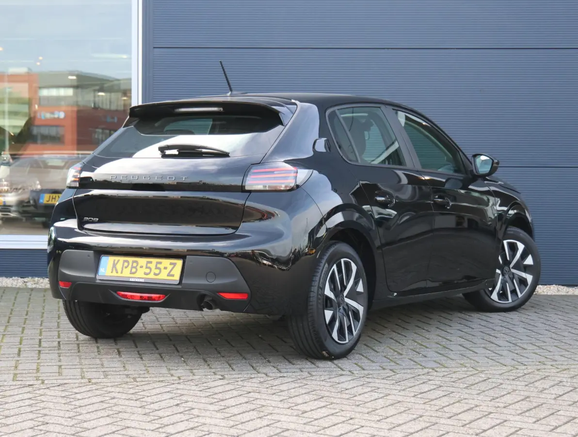 1.2 Turbo 100 Business UNIEK Handgeschakeld | Camera | LED | Airco | Navigatie via Apple Carplay & Android Auto