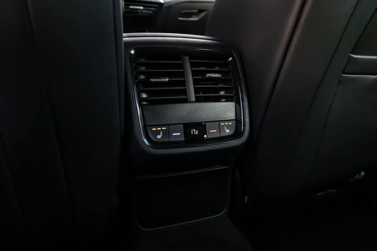 1.4 TSI RS iV PHEV Business 245PK DSG/AUTO | Elektr. Stoel incl MEmory l Head-up display | Camera | Stoel/stuurverwarming | App connect | Cruise control Adapt | Dodehoek detectie |  Keyless 
