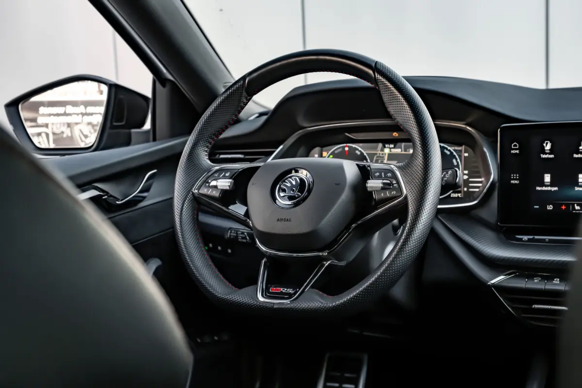 1.4 TSI RS iV PHEV Business 245PK DSG/AUTO | Elektr. Stoel incl MEmory l Head-up display | Camera | Stoel/stuurverwarming | App connect | Cruise control Adapt | Dodehoek detectie |  Keyless 