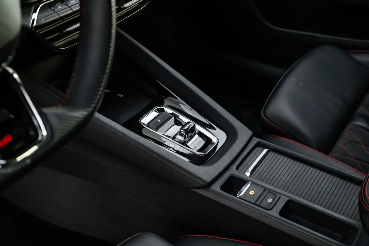 1.4 TSI RS iV PHEV Business 245PK DSG/AUTO | Elektr. Stoel incl MEmory l Head-up display | Camera | Stoel/stuurverwarming | App connect | Cruise control Adapt | Dodehoek detectie |  Keyless 