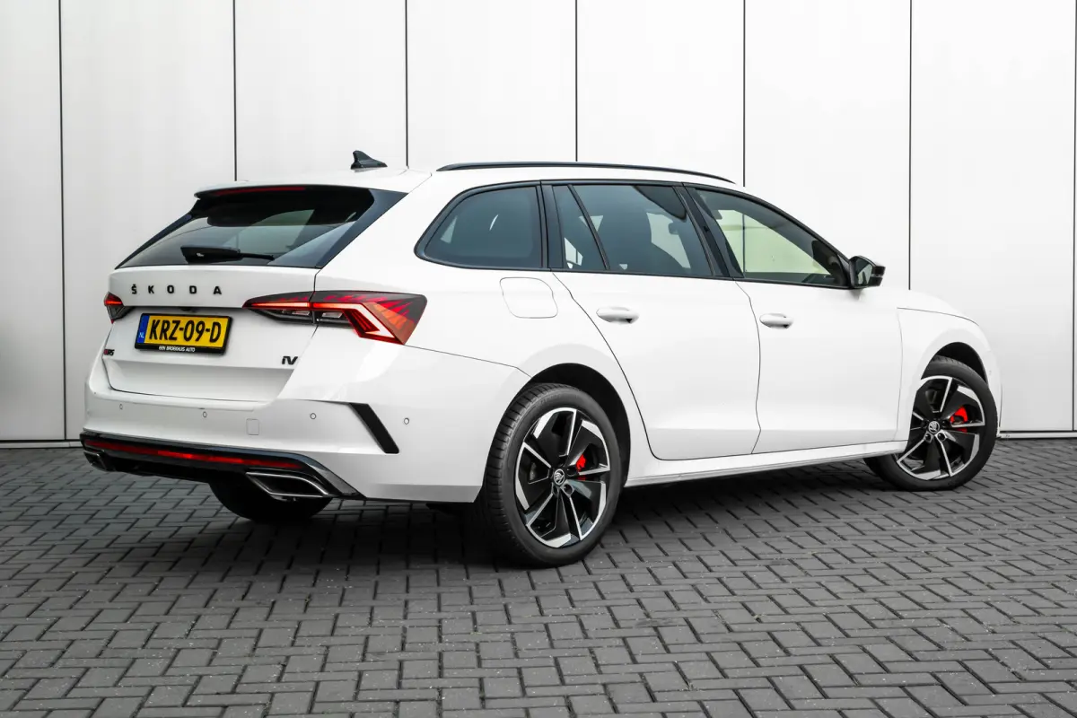 1.4 TSI RS iV PHEV Business 245PK DSG/AUTO | Elektr. Stoel incl MEmory l Head-up display | Camera | Stoel/stuurverwarming | App connect | Cruise control Adapt | Dodehoek detectie |  Keyless 