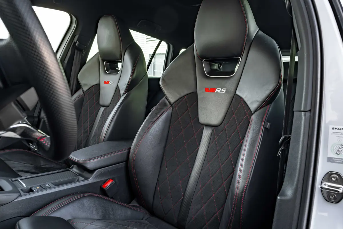 1.4 TSI RS iV PHEV Business 245PK DSG/AUTO | Elektr. Stoel incl MEmory l Head-up display | Camera | Stoel/stuurverwarming | App connect | Cruise control Adapt | Dodehoek detectie |  Keyless 