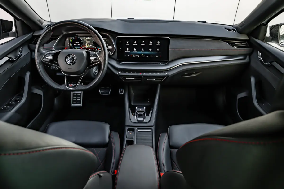 1.4 TSI RS iV PHEV Business 245PK DSG/AUTO | Elektr. Stoel incl MEmory l Head-up display | Camera | Stoel/stuurverwarming | App connect | Cruise control Adapt | Dodehoek detectie |  Keyless 