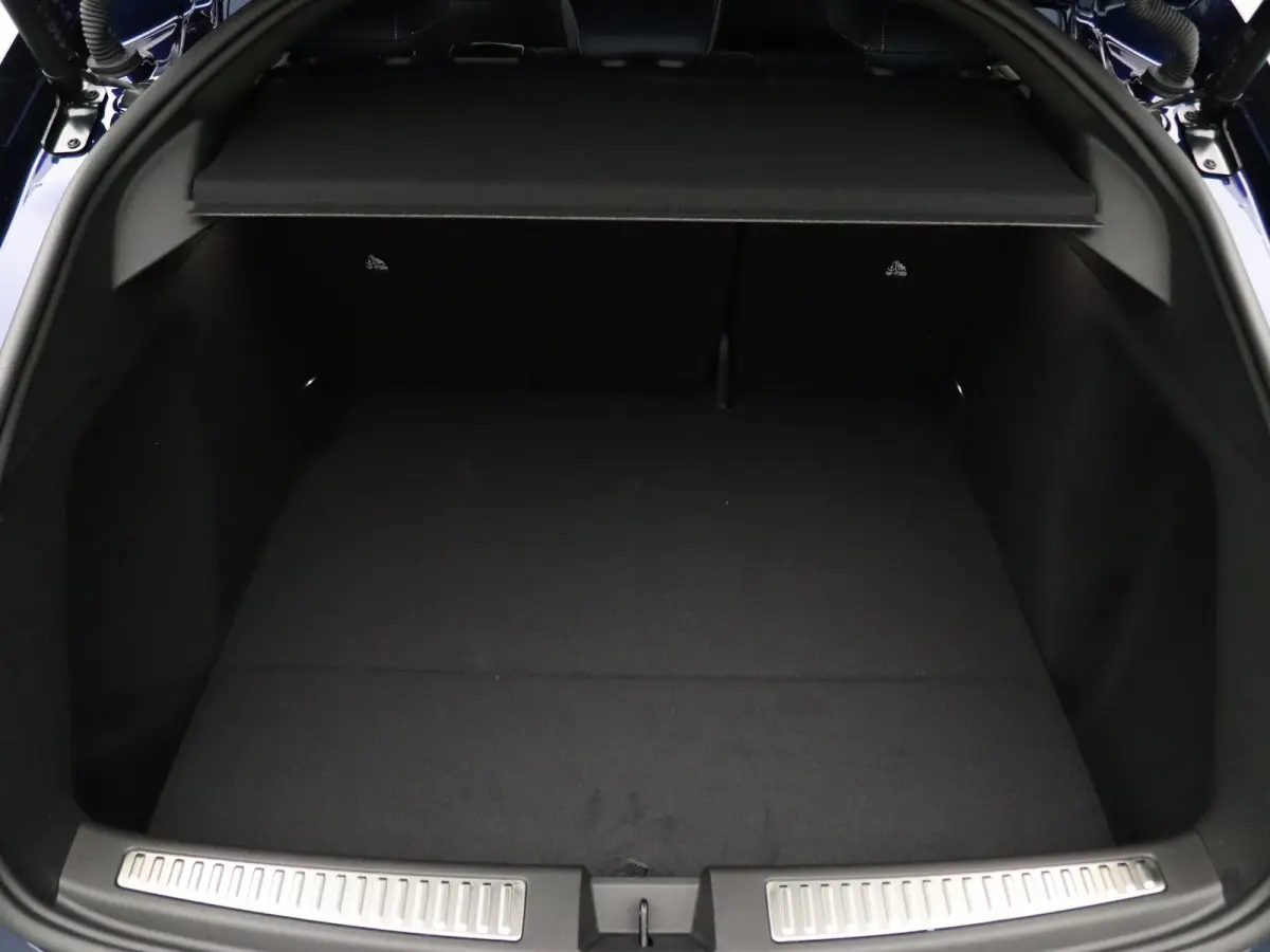 GT 89kWh Pack Driving | 22 kW Boordlader | 21' Snowflake