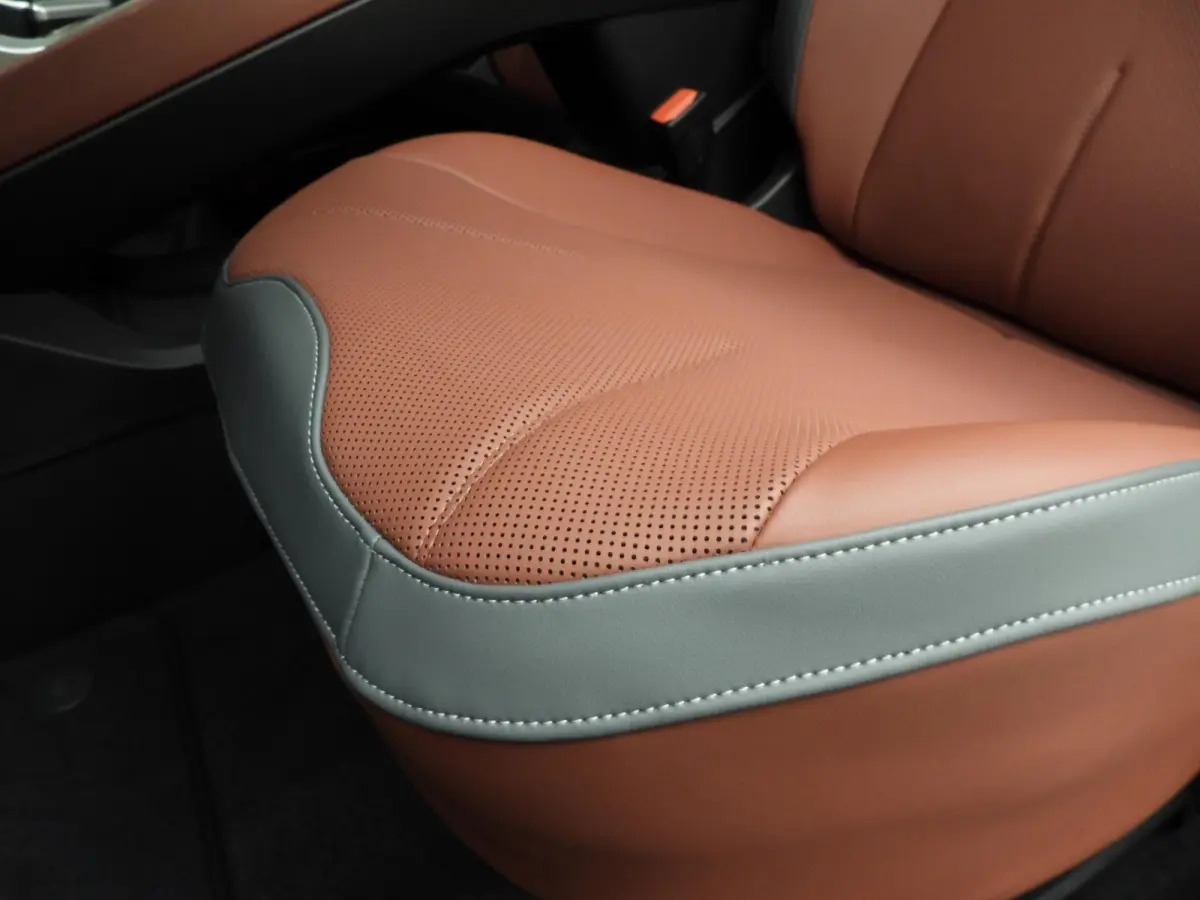 40 eDrive M Sportpakket / Panoramadak / Trekhaak / Getint glas / Park assist
