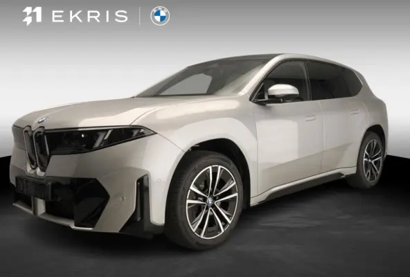 40 eDrive M Sportpakket / Panoramadak / Trekhaak / Getint glas / Park assist