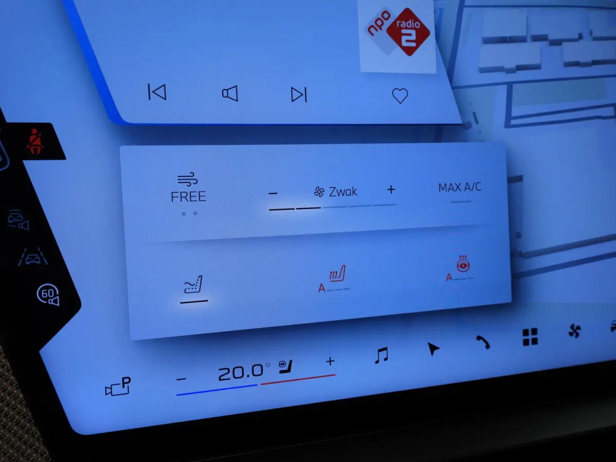 40 eDrive M Sportpakket / Panoramadak / Trekhaak / Getint glas / Park assist