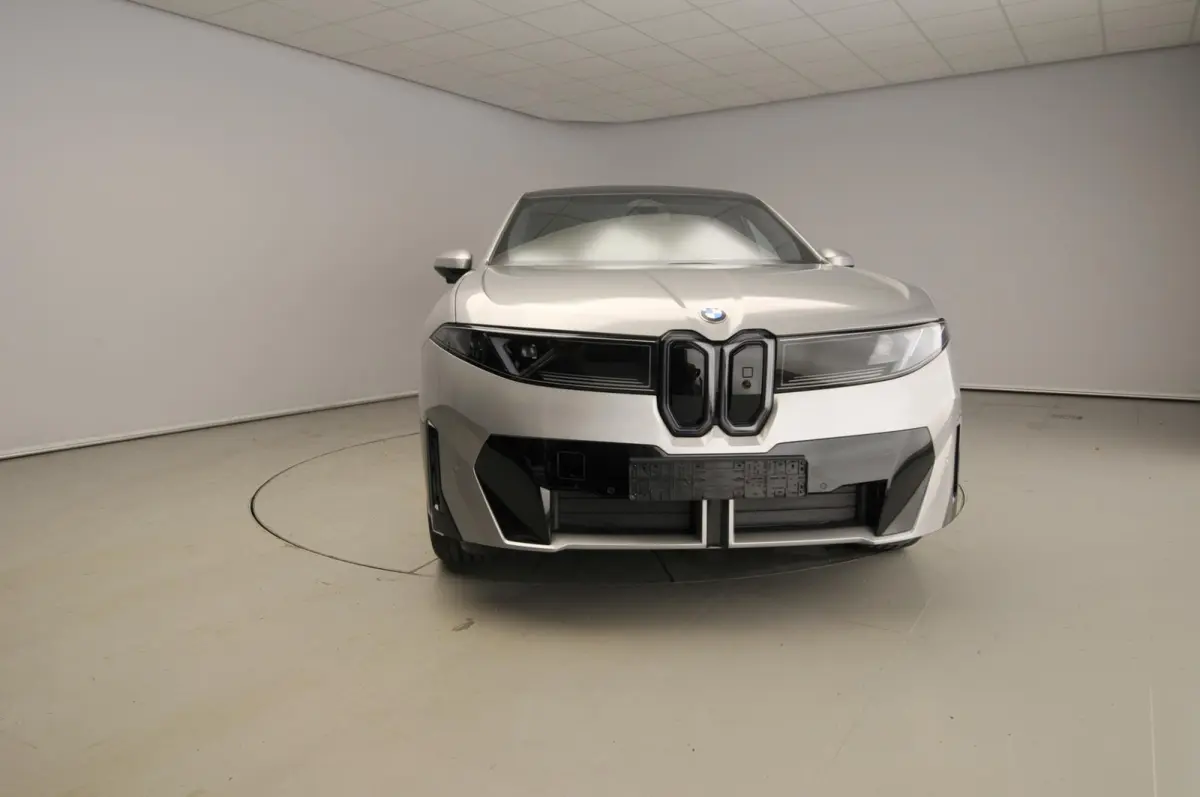 40 eDrive M Sportpakket / Panoramadak / Trekhaak / Getint glas / Park assist