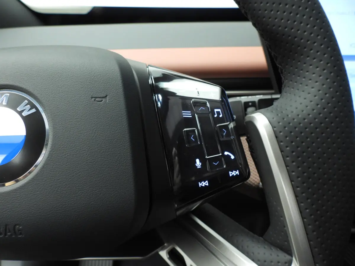 40 eDrive M Sportpakket / Panoramadak / Trekhaak / Getint glas / Park assist