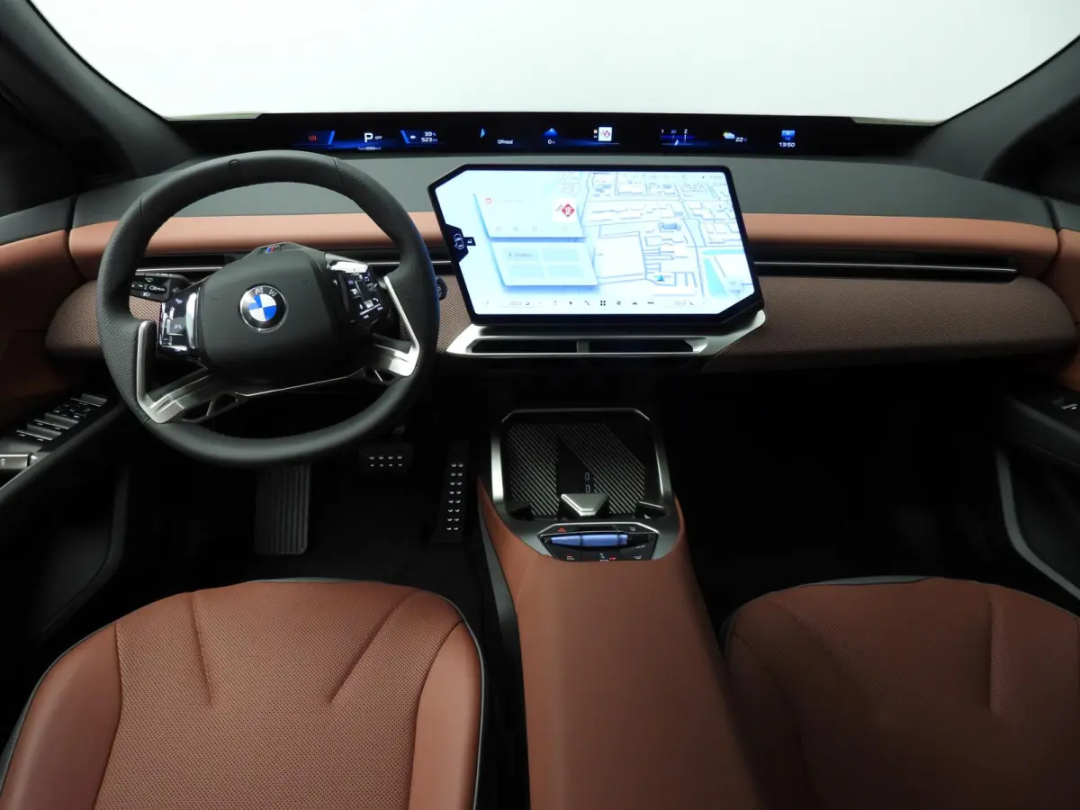 40 eDrive M Sportpakket / Panoramadak / Trekhaak / Getint glas / Park assist